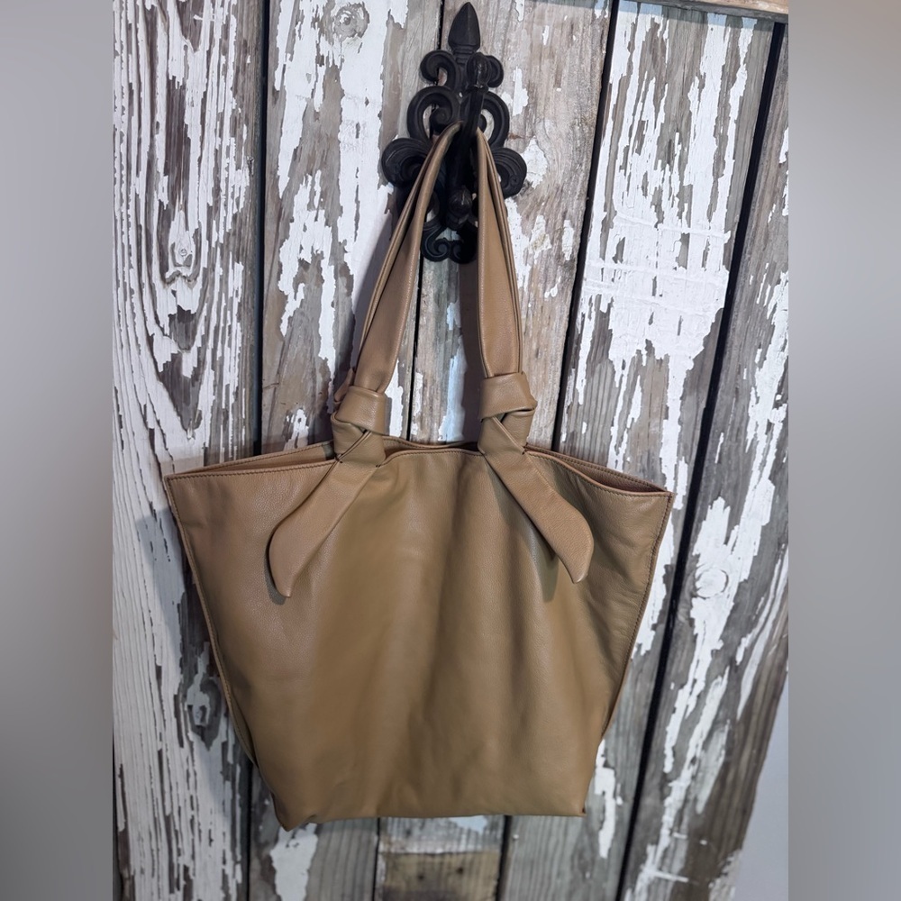 Noha Nadler Charlotte Handbag NEW Tan/ Cappuccino Includes extra pouch - Picture 13 of 16